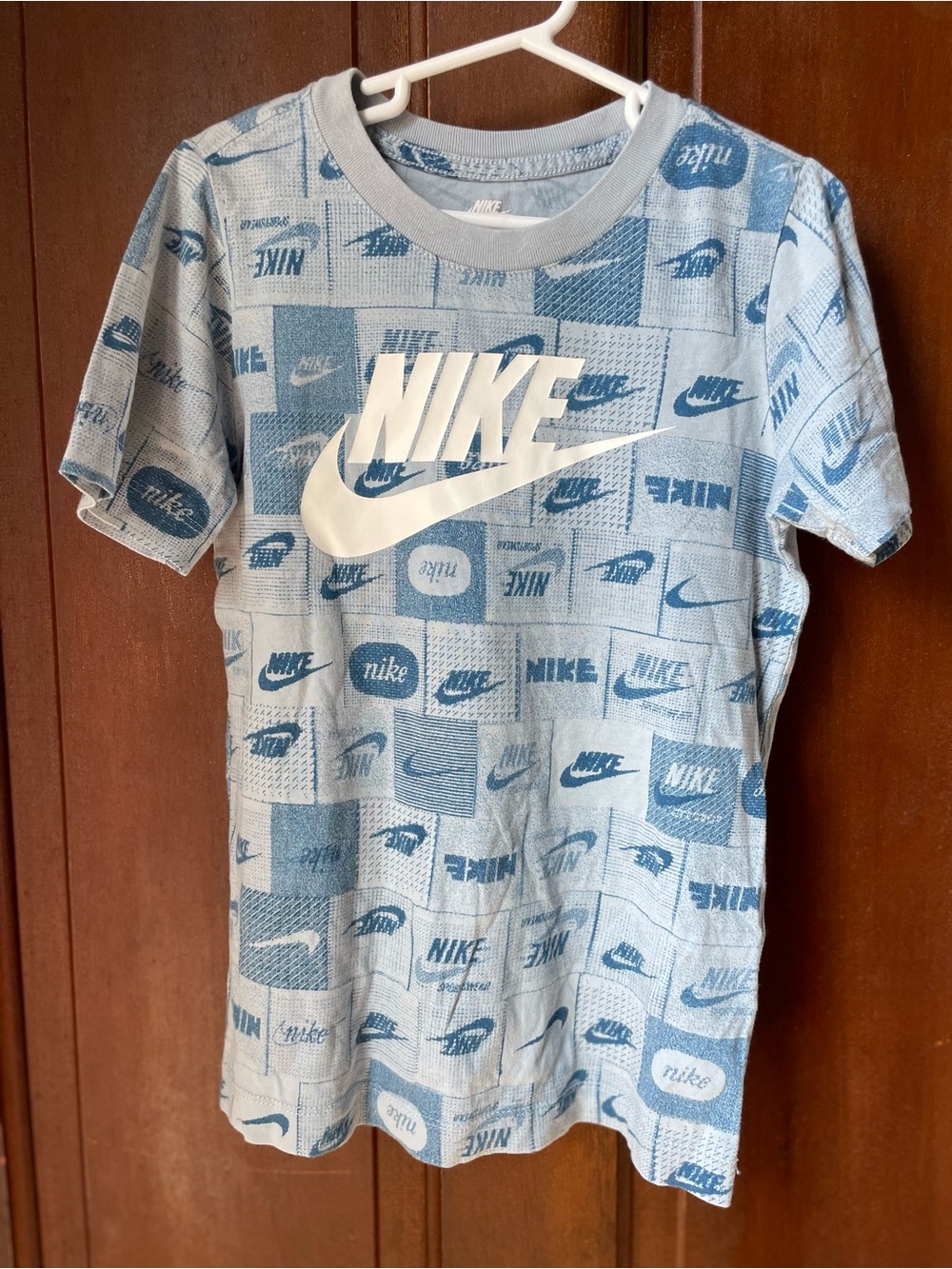 Nike boys size extra small short sleeve blue print shirt